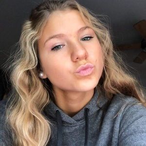 Meet your Posher, Adrianna